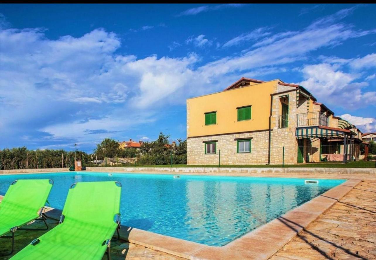 Apartment Aleks Tar-Vabriga Buitenkant foto