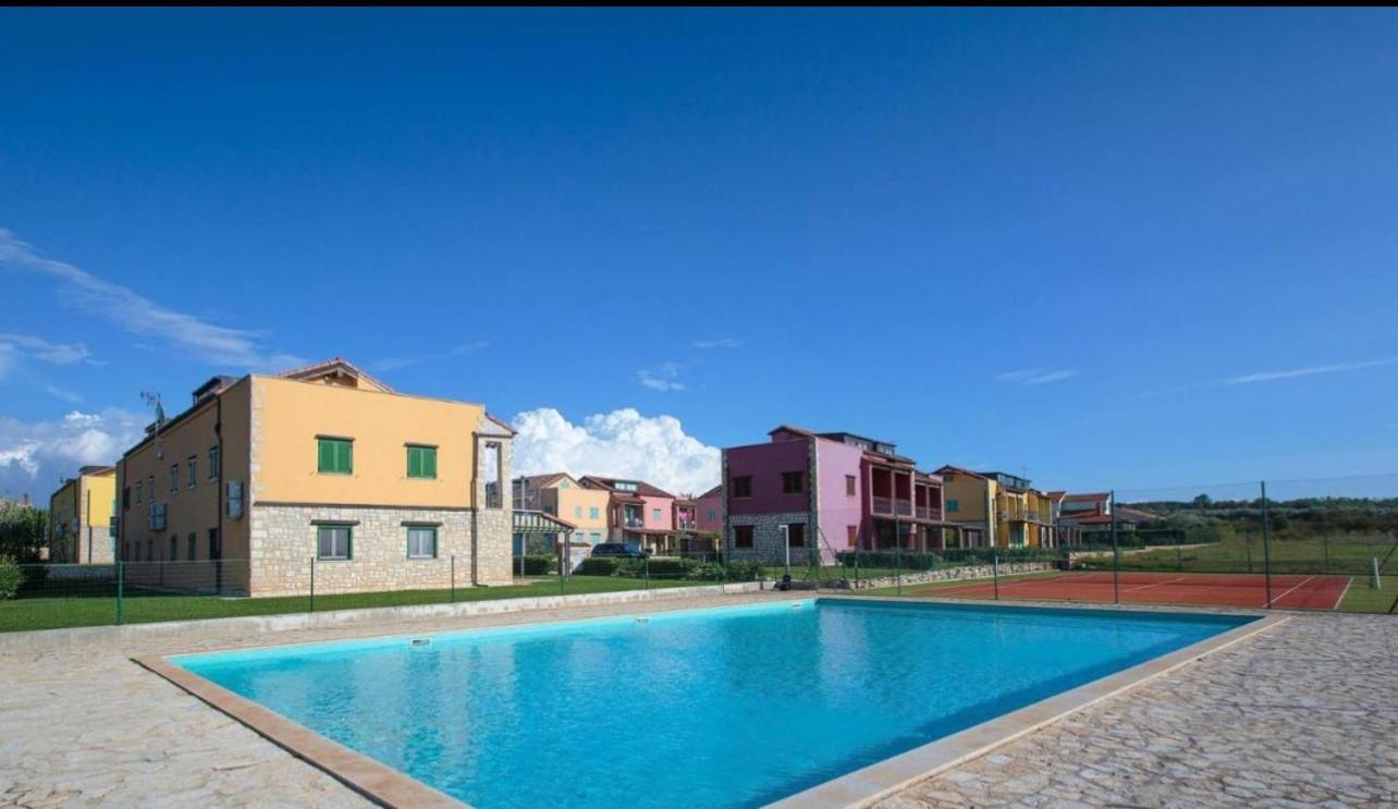 Apartment Aleks Tar-Vabriga Buitenkant foto