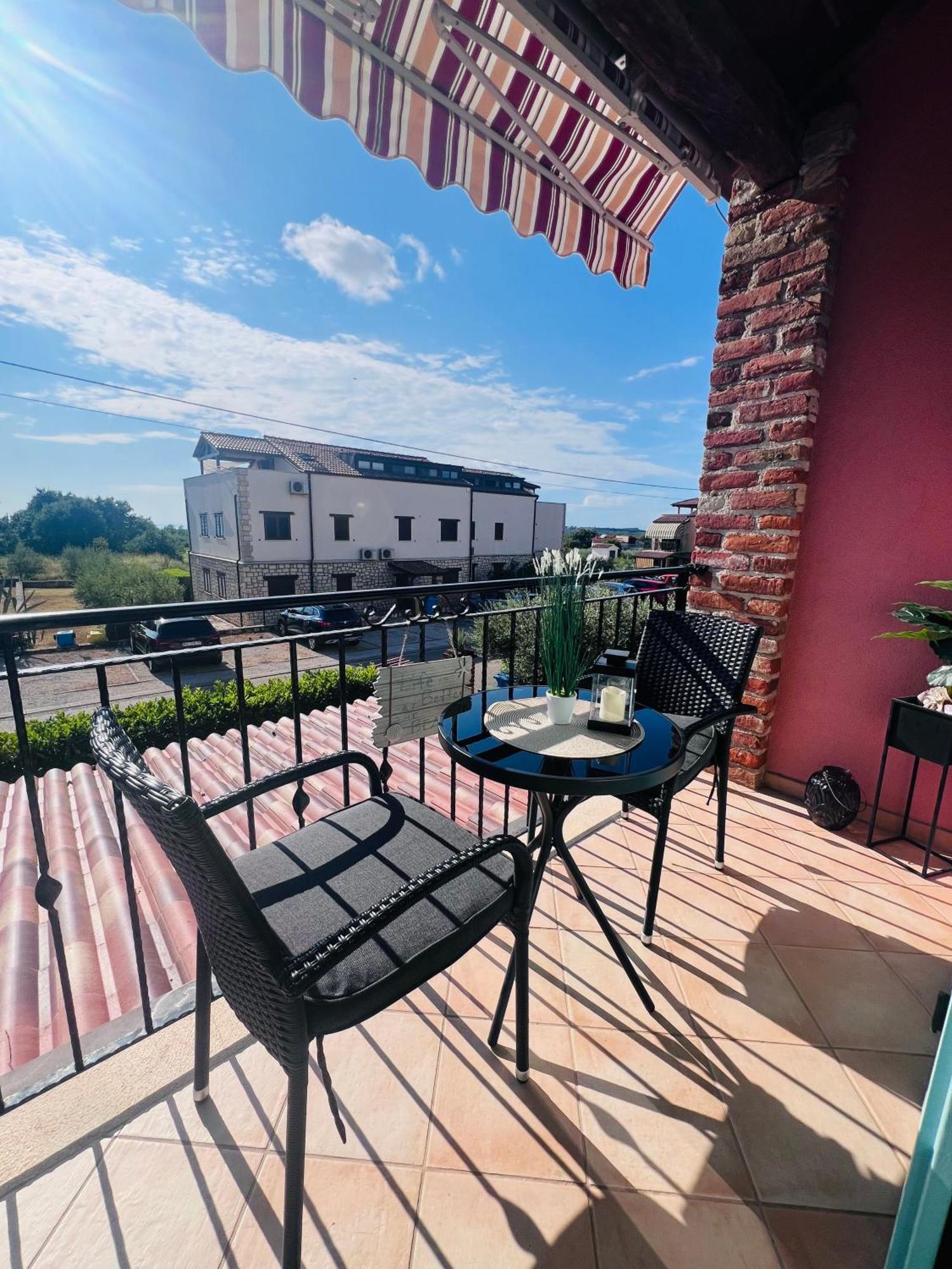 Apartment Aleks Tar-Vabriga Buitenkant foto