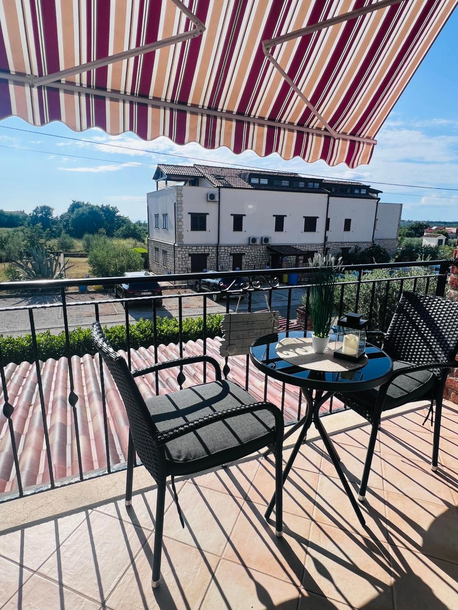 Apartment Aleks Tar-Vabriga Buitenkant foto